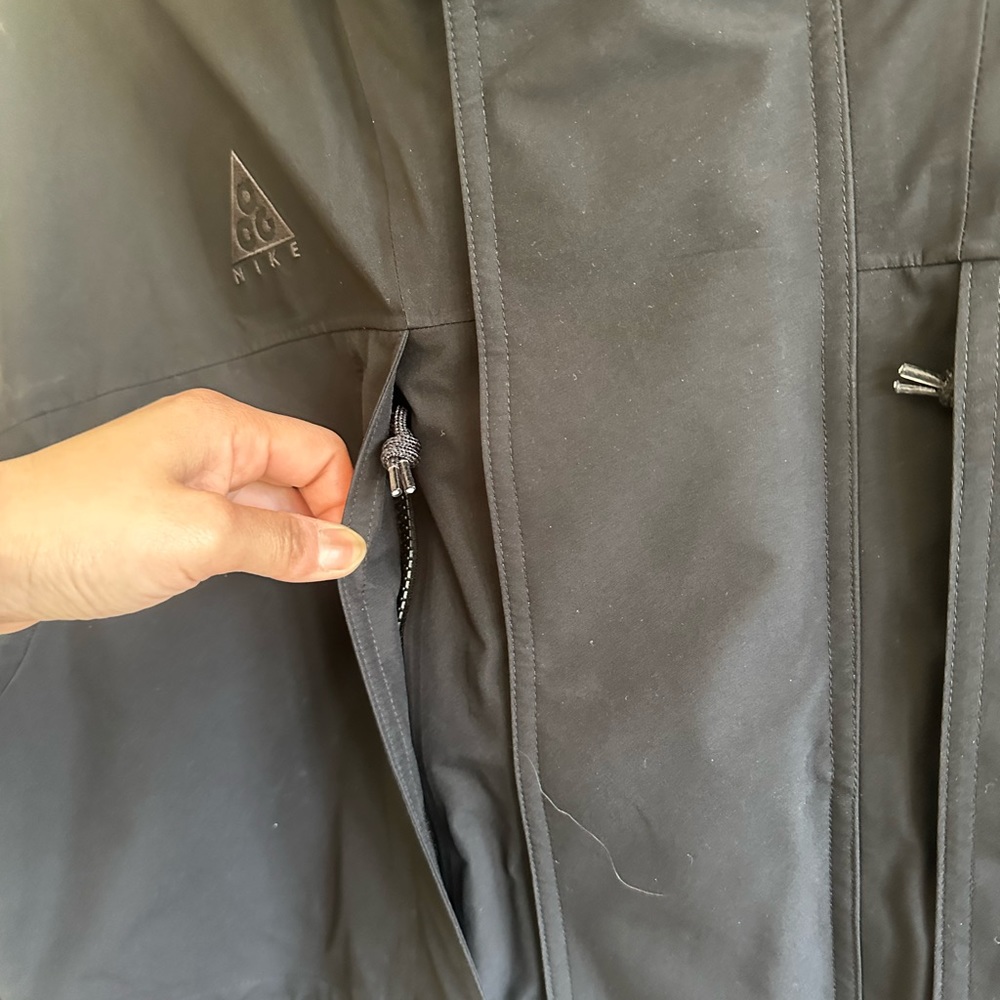 Nike ACG Gore-Tex Hooded Jacket - Picture 6 of 9